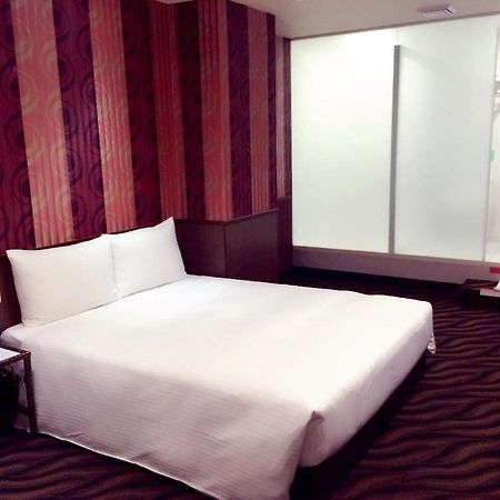Hotel 6 - ZhongHua Tajpej Buitenkant foto