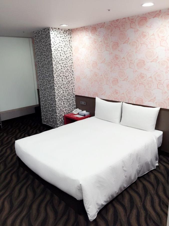 Hotel 6 - ZhongHua Tajpej Buitenkant foto
