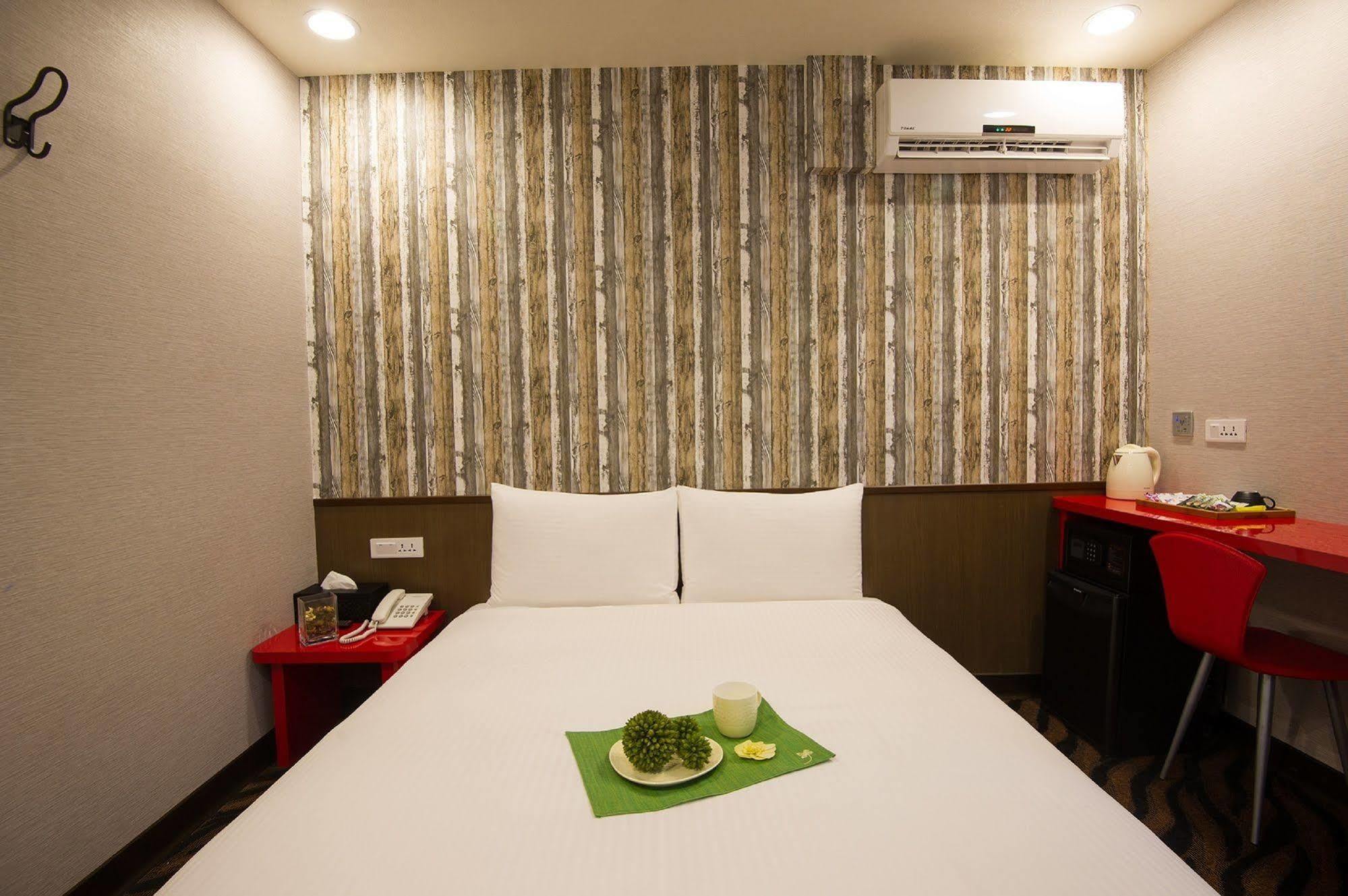 Hotel 6 - ZhongHua Tajpej Buitenkant foto