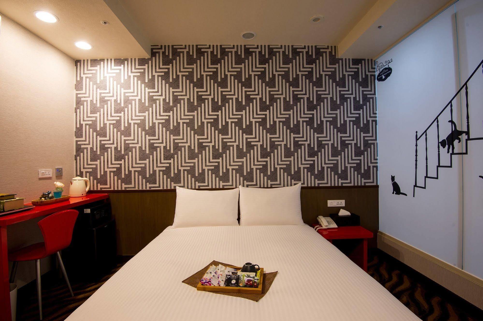 Hotel 6 - ZhongHua Tajpej Buitenkant foto