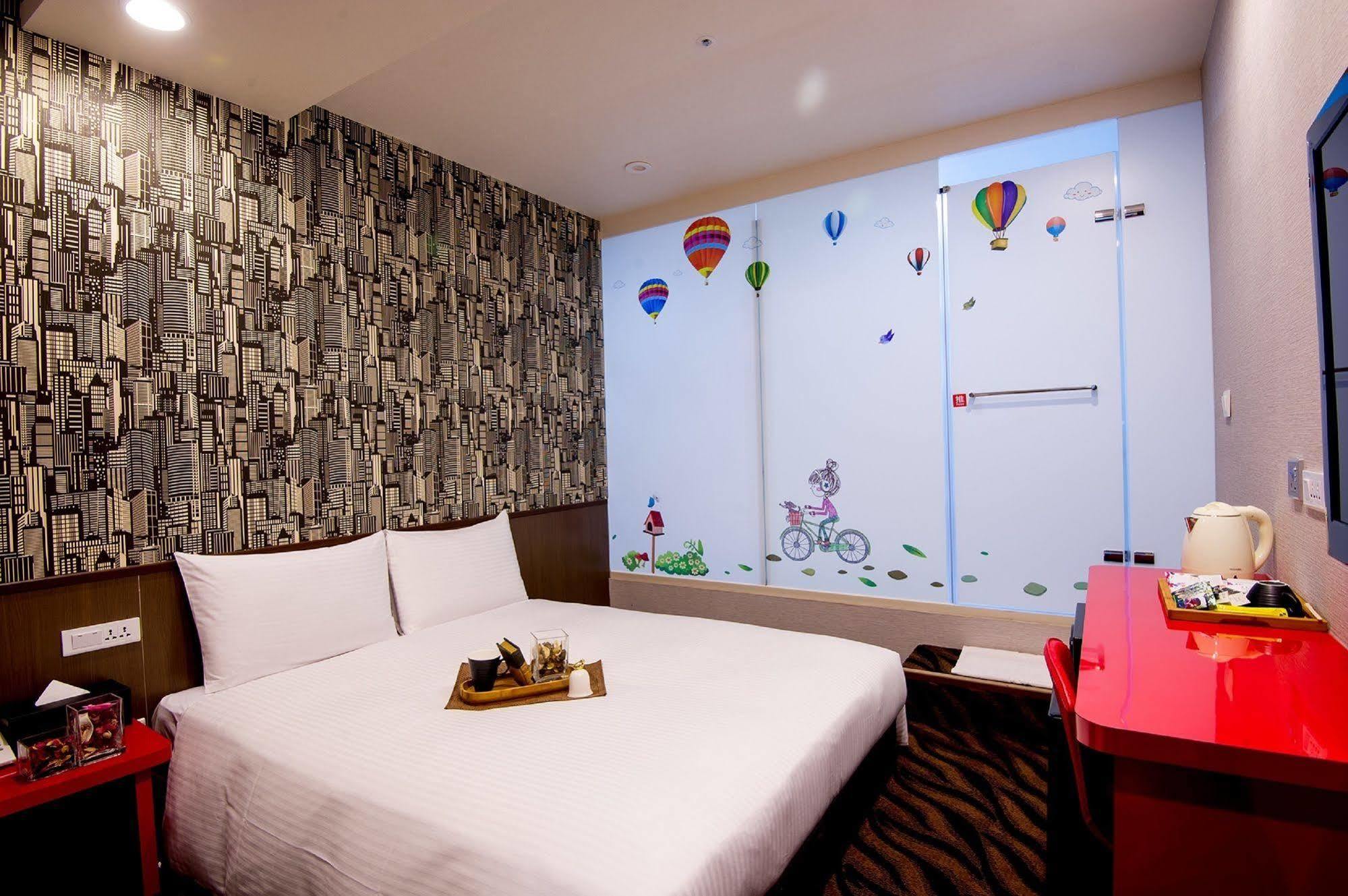 Hotel 6 - ZhongHua Tajpej Buitenkant foto