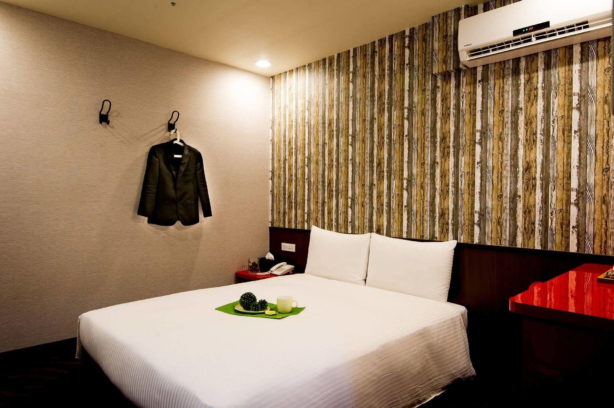 Hotel 6 - ZhongHua Tajpej Buitenkant foto