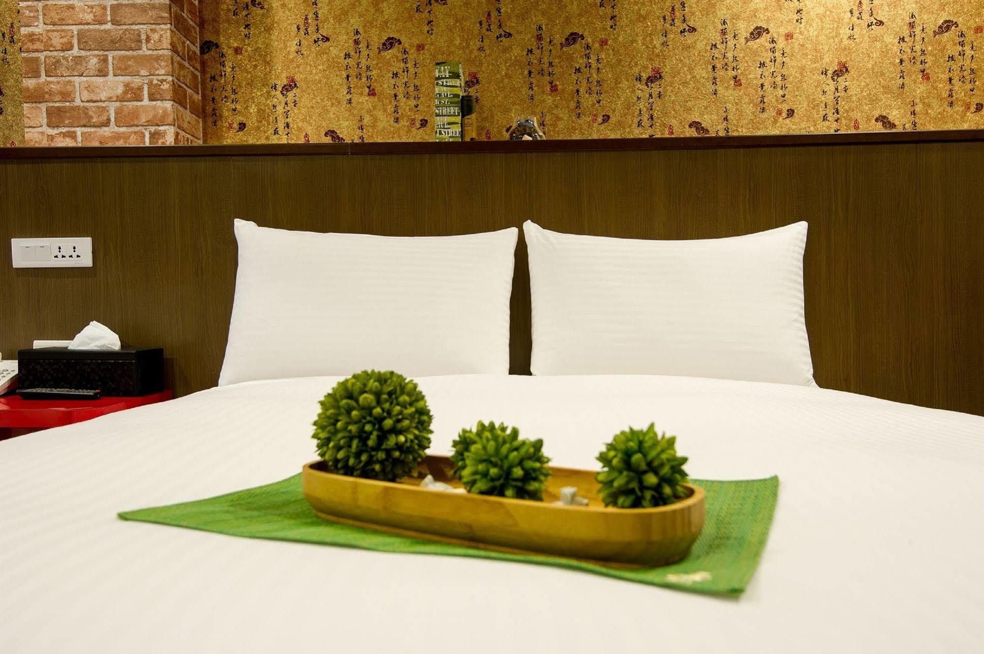 Hotel 6 - ZhongHua Tajpej Buitenkant foto