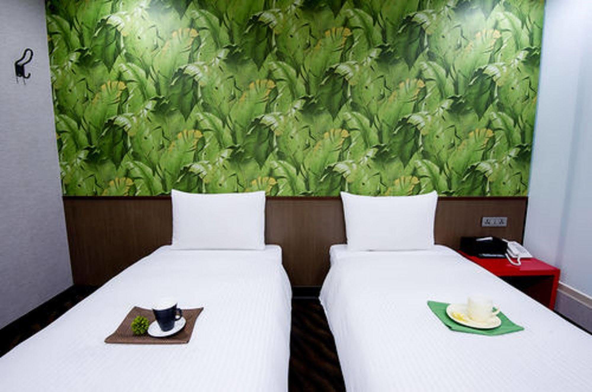 Hotel 6 - ZhongHua Tajpej Buitenkant foto