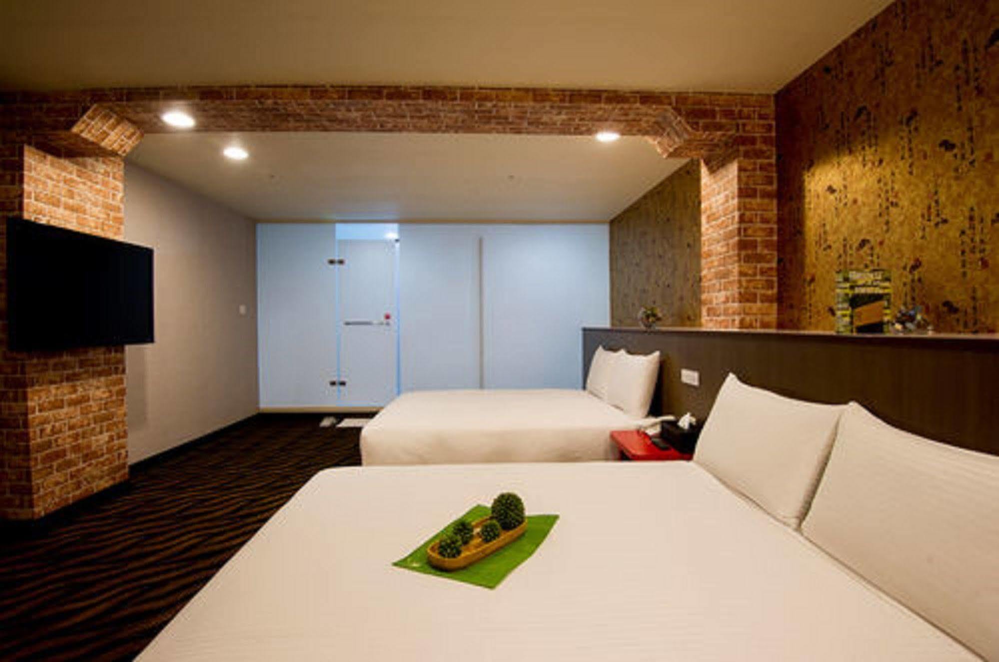 Hotel 6 - ZhongHua Tajpej Buitenkant foto