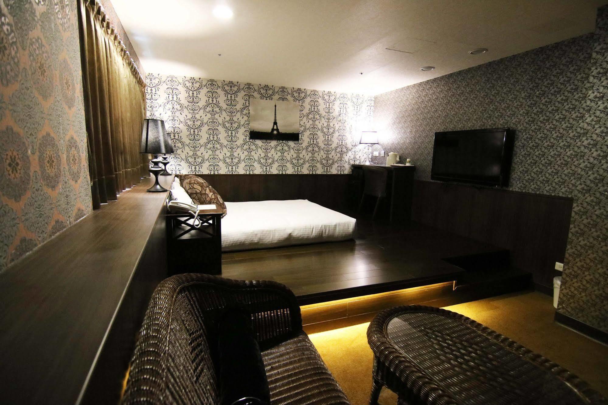 Hotel 6 - ZhongHua Tajpej Buitenkant foto