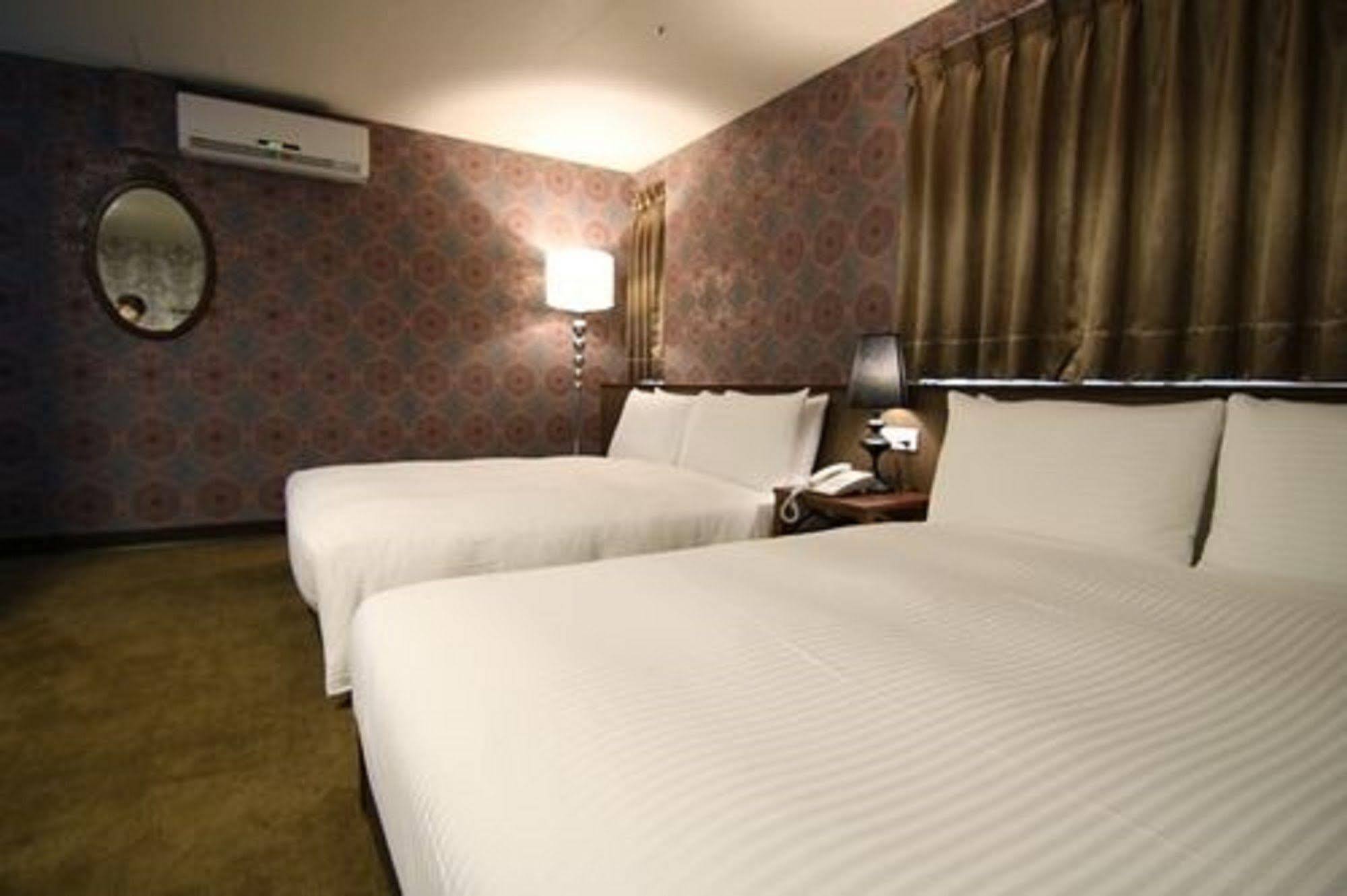 Hotel 6 - ZhongHua Tajpej Buitenkant foto